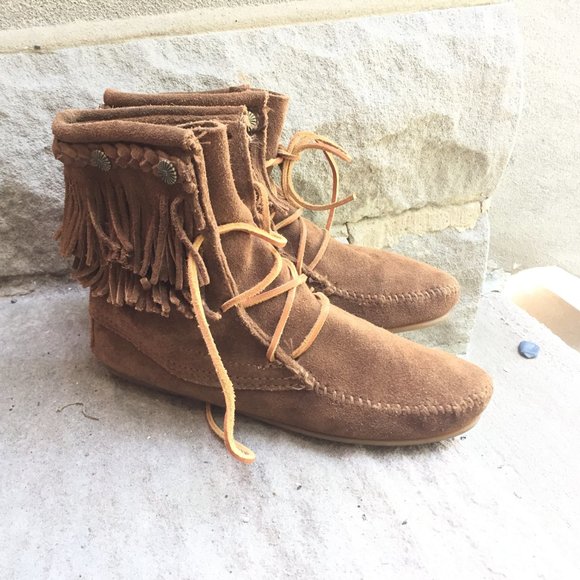Minnetonka Two Layer Fringe Ankle Boot Tan Lace 6M - Picture 13 of 14